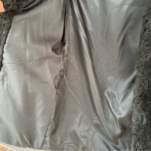 Faux fur warm coat. See comments about size. No flaws - Picture 7 of 7